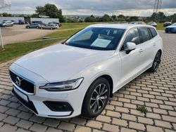 Weiß Gebraucht 2021 Volvo V60 Momentum Kombi | 31.990 € (Fairer Preis)