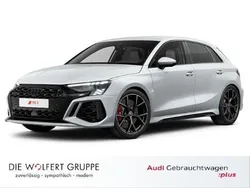 Gletscherweiß metallic Gebraucht 2024 Audi RS3 Sportback Ambiente Kleinwagen | 57.480 € (Guter Preis)