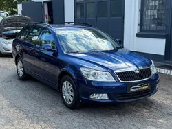 Blau Gebraucht 2011 Skoda Octavia Kombi | 7.990 € (Guter Preis)