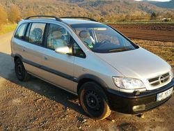 Silber Gebraucht 2003 Opel Zafira Elegance Van / Kleinbus | 1.800 €