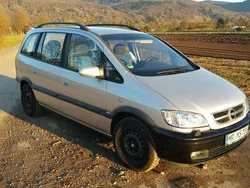 Silber Gebraucht 2003 Opel Zafira Elegance Van / Kleinbus | 1.800 €