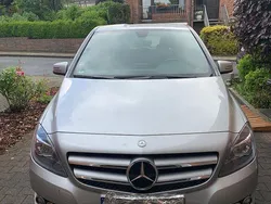 Grau Gebraucht 2013 Mercedes B180 Van / Kleinbus | 14.000 € (Fairer Preis)