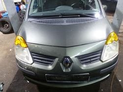 Grün Gebraucht 2005 Renault Modus Van / Kleinbus | 1.350 € (Etwas zu teuer)