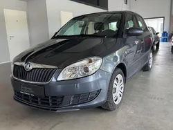 Grau Gebraucht 2011 Skoda Fabia Ambiente Limousine | 5.950 € (Etwas zu teuer)
