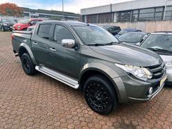 Olivgrün Gebraucht 2017 Mitsubishi L200 Edition Abholung | 21.990 € (Etwas zu teuer)