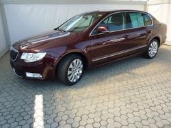 Rot metallic Gebraucht 2011 Skoda Superb Elegance Limousine | 15.990 €