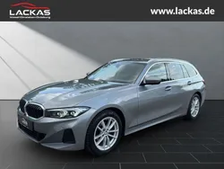 Grau Gebraucht 2023 BMW 318 Shadowline Kombi | 26.950 € (Guter Preis)