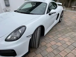 Weiß Gebraucht 2016 Porsche Cayman GT4 Coupé | 98.600 € (Fairer Preis)