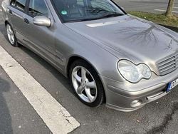 Gebraucht 2004 Mercedes C200 Avantgarde Limousine | 2.850 € (Fairer Preis)