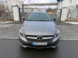 Grau Gebraucht 2016 Mercedes CLA200 Kombi | 13.900 €