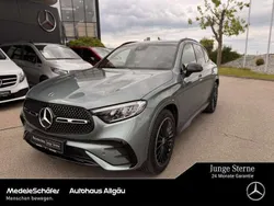 Lack verdesilber Gebraucht 2024 Mercedes GLC220 AMG SUV | 57.870 €