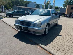 Grau Gebraucht 2000 Mercedes E200 Limousine | 2.999 € (Fairer Preis)