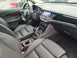 Weiß Gebraucht 2021 Opel Astra Kombi | 10.990 € (Teuer)