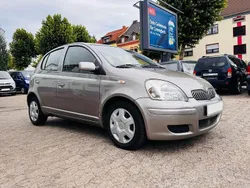 Grau Gebraucht 2004 Toyota Yaris Sol Kleinwagen | 2.200 € (Fairer Preis)
