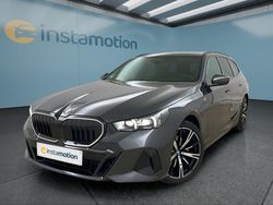 Grau Gebraucht 2024 BMW 530 Kombi | 68.149 €