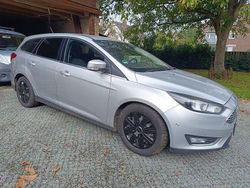 Silber Gebraucht 2016 Ford Focus Titanium Kombi | 3.689 €