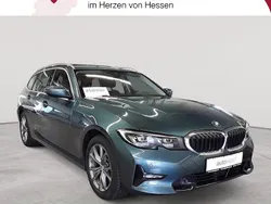 Grün Gebraucht 2020 BMW 320 Sport Line Kombi | 20.789 € (Superpreis)