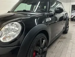 Schwarz Gebraucht 2009 Mini John Cooper Works Kleinwagen | 8.290 € (Etwas zu teuer)