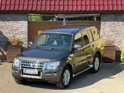 Granitbraun (m) Gebraucht 2015 Mitsubishi Pajero Diamant Edition SUV | 27.900 € (Teuer)