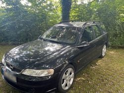Schwarz Gebraucht 2001 Opel Vectra Sport Kombi | 2.600 € (Guter Preis)
