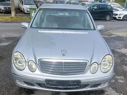 Silber Gebraucht 2003 Mercedes E220 Limousine | 1.800 €