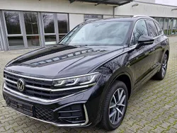 Grenadillschwarz metallic Gebraucht 2024 VW Touareg R-line SUV | 68.340 € (Guter Preis)
