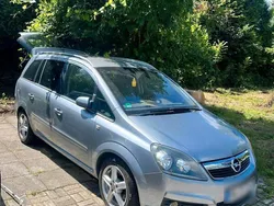 Grau Gebraucht 2006 Opel Zafira Van / Kleinbus | 2.700 € (Fairer Preis)