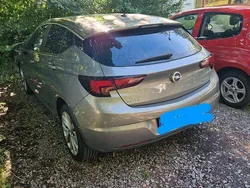 Silber Gebraucht 2015 Opel Astra Innovation Limousine | 8.300 € (Guter Preis)