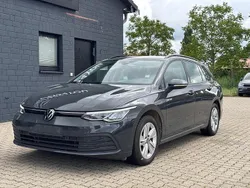 Grau Gebraucht 2023 VW Golf VIII Life Kombi | 16.990 € (Fairer Preis)