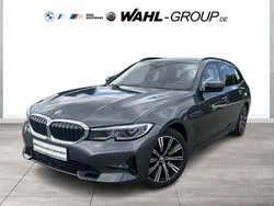 Grau Gebraucht 2020 BMW 320e Sport Line Kombi | 25.890 € (Fairer Preis)