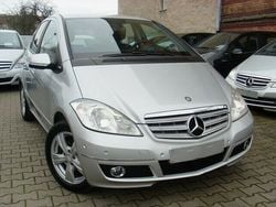 Silber metallic Gebraucht 2010 Mercedes A180 Avantgarde Van / Kleinbus | 5.990 € (Fairer Preis)