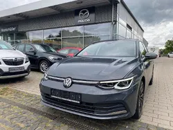 Grau Gebraucht 2022 VW Golf VIII Style Limousine | 23.490 € (Guter Preis)