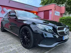 Schwarz Gebraucht 2017 Mercedes E220 Avantgarde Limousine | 22.900 €