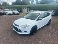 Weiß Gebraucht 2013 Ford Focus Trend Limousine | 2.990 € (Superpreis)