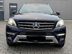 Blau Gebraucht 2012 Mercedes ML350 Edition 1 SUV | 19.990 € (Etwas zu teuer)