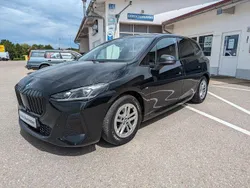 Black sapphire metallic Gebraucht 2022 BMW 218 Active Tourer M Sport Van / Kleinbus | 32.490 € (Teuer)