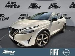 Pearl white/black m Gebraucht 2023 Nissan Qashqai 360º SUV | 29.990 € (Teuer)