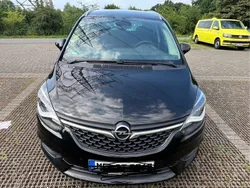 Schwarz Gebraucht 2017 Opel Zafira Innovation Van / Kleinbus | 8.600 € (Teuer)