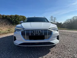 Weiß Gebraucht 2019 Audi e-tron Premium SUV | 36.000 € (Teuer)