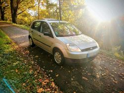 Silber Gebraucht 2002 Ford Fiesta Kleinwagen | 2.500 € (Teuer)