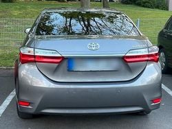 Beige Gebraucht 2017 Toyota Corolla Limousine | 13.700 €