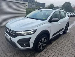 Arktis weiß Gebraucht 2023 Dacia Sandero Stepway Kleinwagen | 15.499 € (Fairer Preis)