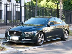 Grün Gebraucht 2017 Jaguar XE R-Sport Limousine | 12.500 € (Guter Preis)