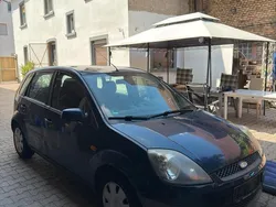 Blau Gebraucht 2006 Ford Fiesta Kleinwagen | 800 € (Fairer Preis)
