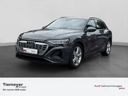 Grau Gebraucht 2024 Audi Q8 e-tron S-Line SUV | 52.470 € (Superpreis)