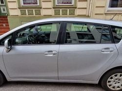 Grau Gebraucht 2010 Toyota Verso Edition Van / Kleinbus | 4.900 € (Fairer Preis)