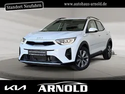 Weiß (schneeweiß) Gebraucht 2024 Kia Stonic Vision SUV | 20.350 € (Fairer Preis)
