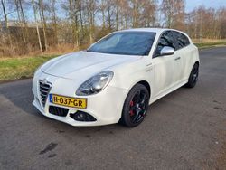 Weiß Gebraucht 2013 Alfa Romeo Giulietta Distinctive Kleinwagen | 3.950 € (Guter Preis)