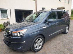 Grau Gebraucht 2017 Ssangyong (KGM) Rodius Van / Kleinbus | 11.500 €