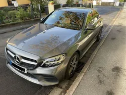 Grau Gebraucht 2020 Mercedes C300 AMG line Limousine | 29.950 €